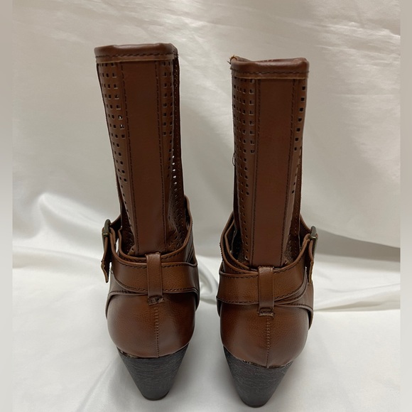 Maurice’s Boots Bobbi Brown Short Size 8.5M  2.75” Strappy Chunky Heels Casual - Picture 4 of 9